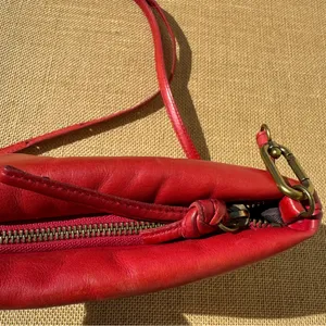 Madewell The Puff Crossbody Bag in Red Leather thumbnail 6