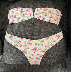 Kulani Kinis Bikini Set Floral thumbnail 1