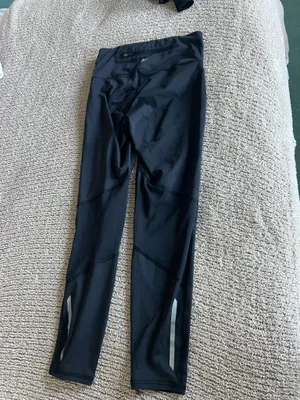 Old Navy black leggings with pockets and reflective stripes. Size: XS #activewear #leggings #fitness thumbnail 6