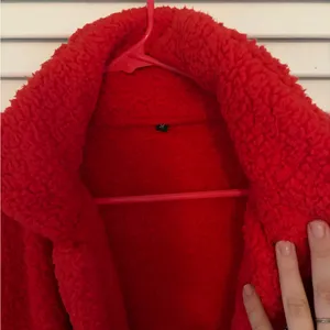 Red Sherpa Jacket Size M thumbnail 2