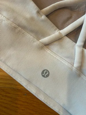 Lululemon  thumbnail 3