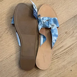 Universal Thread‎ Melody Knot Blue Denim Sandals Size 11 thumbnail 3