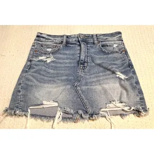 American Eagle Distressed Denim Mini Skirt Raw Hem Light Wash Size 4 thumbnail 4