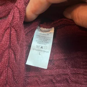 NWOT Windsor V-Neck Cable Knit Sweater -‎ Rich Burgundy thumbnail 5