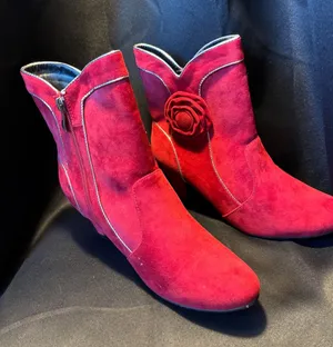 Softwear Cecilia Red‎ Faux Suede Rosette Ankle Boots Kitten Heel Wide Width 7.5W thumbnail 1