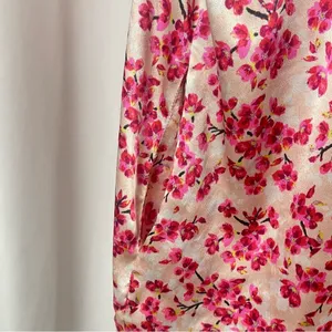 Victoria's Secret Medium Floral Satin Robe Feminine Flowy Pockets thumbnail 5