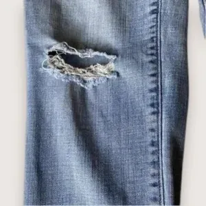 Levis Mid-Rise Skinny Blue Jeans Distressed with Fringed Cuffs Size 29 thumbnail 8
