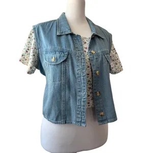 Vintage ‘80s Sasson Floral Cotton & Denim Button Front Short Sleeve Crop Top thumbnail 4