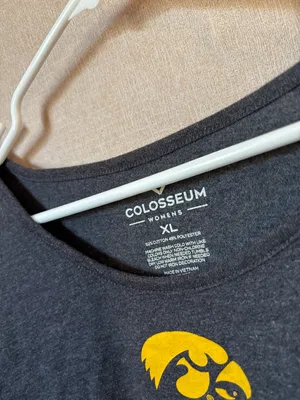 Colosseum Iowa Hawkeyes Charcoal and Gold Graphic Tee XL thumbnail 2