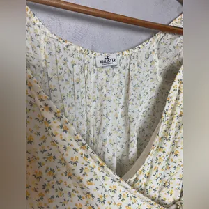 Hollister Romantic Summer Preppy Floral Wrap Mini Dress Milkmaid Y2K S thumbnail 4