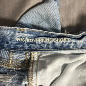 American Eagle 90s Boyfriend Distressed 100% Cotton Jean Shorts Size 0 thumbnail 5