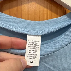 Boutique Brand Size Medium Light Blue 90s Graphic Tee thumbnail 4