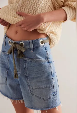 We The Free Moxie Barrel Denim Shorts Truest Blue Light Wash Size 30 thumbnail 1