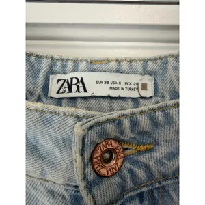 Zara Womens Light Wash High Waisted Wide Leg baggy Raw Hem Denim Jeans Size 6 thumbnail 4