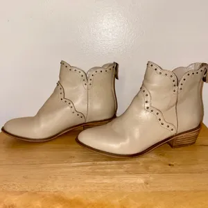Nine West Cream Leather Studded Ankle Boots 6M Coastal Cowgirl Western Booties thumbnail 4