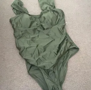 Green bathing suit Size M thumbnail 1