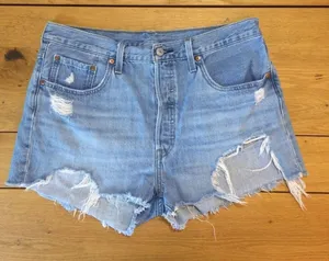 Levi’s 501 Jean shorts 32 button-fly medium wash distressed thumbnail 1