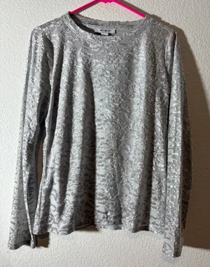 White House Black Market Size M Silver Floral Embossed Long Sleeve Top WHBM thumbnail 1