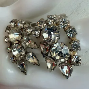 Vintage Clear Rhinestone Clip-On Earrings thumbnail 5