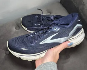 Brooks Ghost Women’s Running Shoes 9 Navy and White thumbnail 1