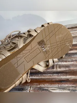 Kenneth Cole Reaction gold crackle texture gladiator sandals summer vacation 9 thumbnail 9