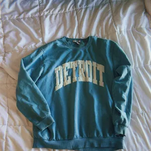 RSQ Tilly’s Blue Crew Neck Sweatshirt thumbnail 4