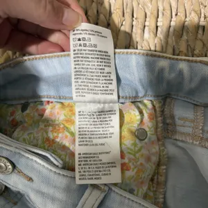 American Eagle Floral Pocket Short Shorts next level stretch Size 10‎ Festival thumbnail 7