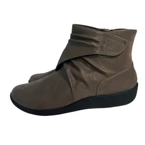 Clarks‎ Cloudsteppers Ankle Boot Women 8 Taupe Ruched Side Zip Wedge Bootie thumbnail 3