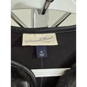 NWT Universal Thread Women Black Faux Fur Toggle Jacket Coat Pockets Size XL thumbnail 9