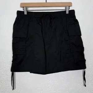 Lululemon Nylon Cargo Mini Skirt Black Size Large thumbnail 2
