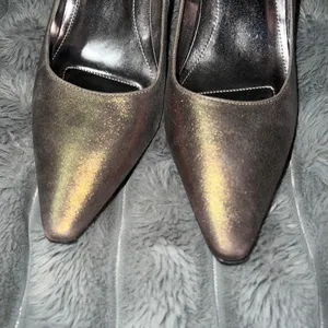 Calvin Klein Polly pointed-toe pumps metallic‎ pewter/gunmetal finish. Size 8.5M thumbnail 4