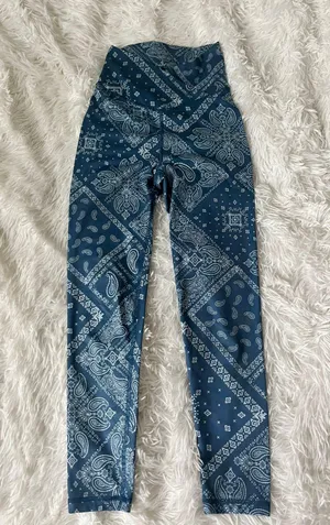 Crossover Bandana Print Leggings thumbnail 1