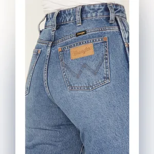 Wrangler Women’s High Rise Relaxed Mom Jeans. Medium Wash. Size 27. thumbnail 4