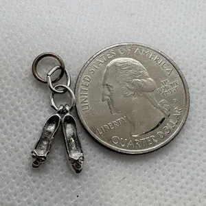 Sterling Silver Ballet Slippers Charm Vintage Pair of‎ Shoes Pendant 1.28g thumbnail 5