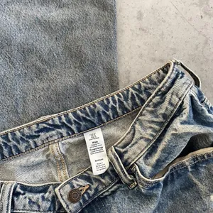 h&m medium high rise wash wide leg straight jeans thumbnail 2