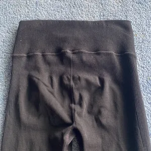 Lululemon Leggings Black with rubbing details thumbnail 3