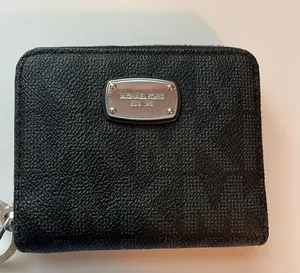 Michael Kors Wallet thumbnail 1