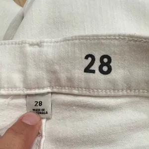 J. Crew Toothpick Skinny White Jeans Women’s 28 thumbnail 3