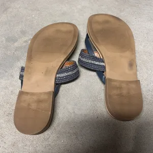Coach And Four Slip-On Toe Loop Strappy Flat Sandals Blue Rhinestone Size 8.5 thumbnail 5