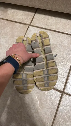 On Cloud Shoes Women’s thumbnail 4