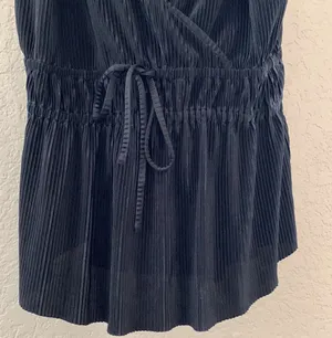 Abercrombie Black Vneck tank top thumbnail 6