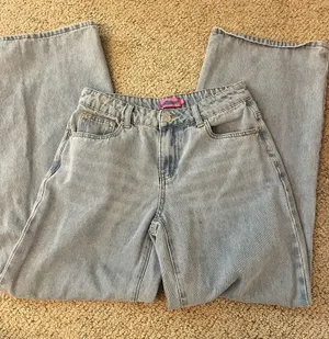Low rise light denim jeans thumbnail 1