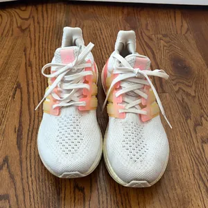adidas UltraBOOST 5.0 DNA Strawberry Lemonade Size 9.5 thumbnail 2
