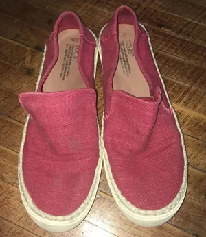 Tom’s deep red burlap slip on size 10 shoes thumbnail 1