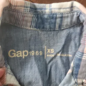 Flannel shirt by Gap size xs in blue white and pink colors. thumbnail 4
