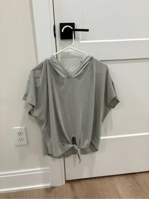 Lululemon Knot Gonna Fly Hooded Tee Size Small thumbnail 2
