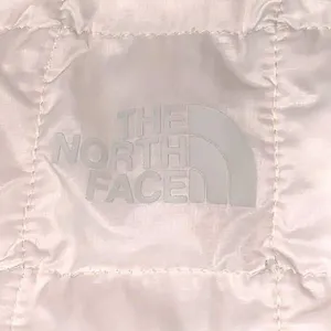 The North Face ThermoBall Eco Vest M White Puffer Gorpcore Layering Apres Ski thumbnail 5