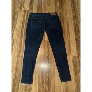 Levi's 535 Women's Sz 31 Super Skinny Jeans Front Pipe Dark‎ Denim Raw Hem thumbnail 5