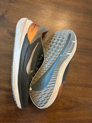 Nike Air Zoom Winflo 9 Shoes Women’s 12 Sneakers Grey Metallic Copper thumbnail 4
