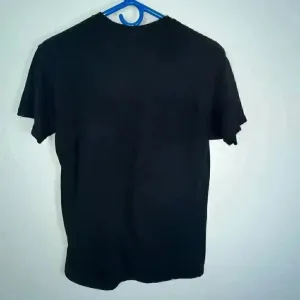Gildan Unisex Black Cotton Inhala Lo Bueno Exhala Lo Malo Graphic Tee‎ Medium thumbnail 2